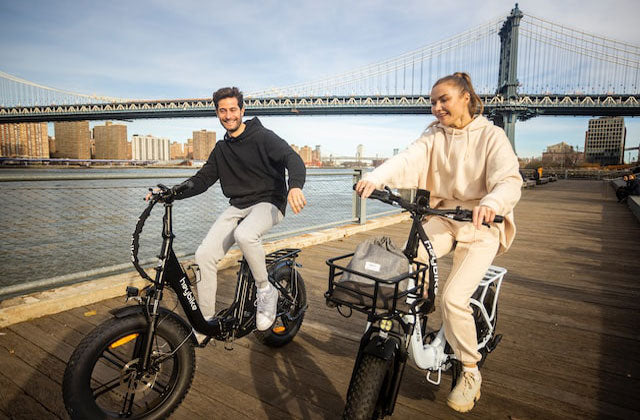 ebike-attire-tips-what-to-wear-in-different-weather-when-biking-heybike